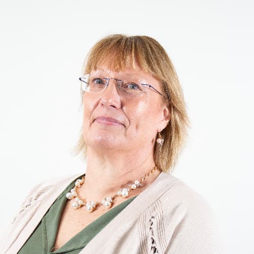 Nancy Barnett headshot